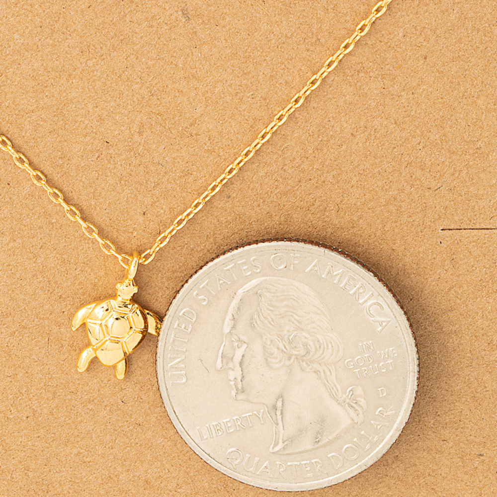 Handmade sea turtle pendant necklace in 18k gold – ideal for beach vacations